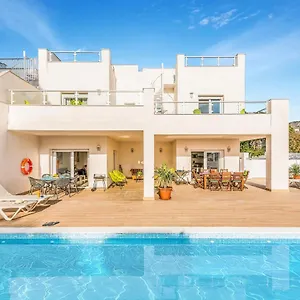 https://villa-catalina-nerja.1costadelsol.com